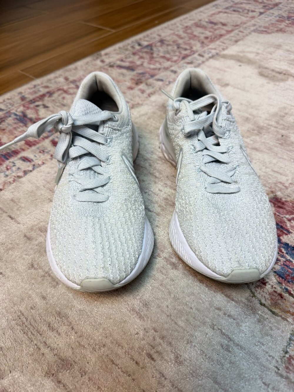 Nike React Infinity  Women's Silver Sneakers Size 8 in Great Shape